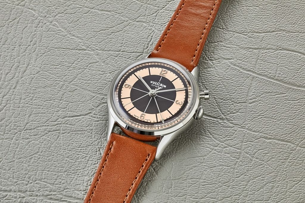 Bracelet en cuir de veau brun / Boucle ardillon en acier inoxydable.