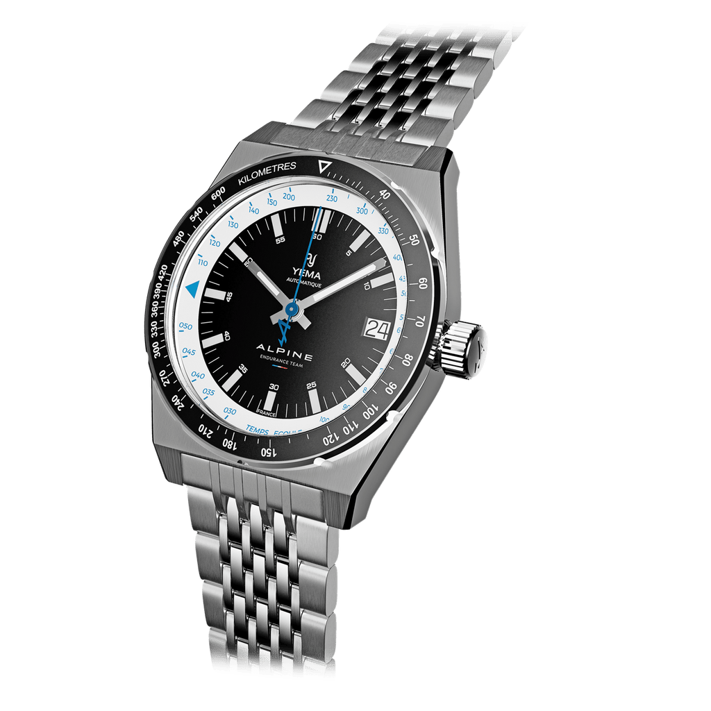 Le Calibre Maison de deuxième génération YEMA2000 est animé par des composants optimisés offrant une dérive journalière
de +/- 10 s / j et une réserve de marche de 42h. Lunette bidirectionnelle avec insert en aluminium. Mesure de la vitesse moyenne. Boitier de 39mm en acier inoxydable 316L avec brossé vertical et biseaux en acier polis.