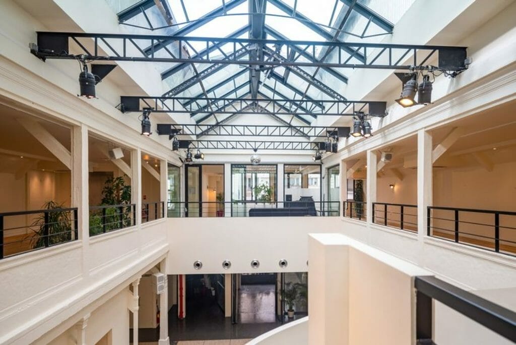 Le lieu : 128 rue Lafayette, à Paris 10