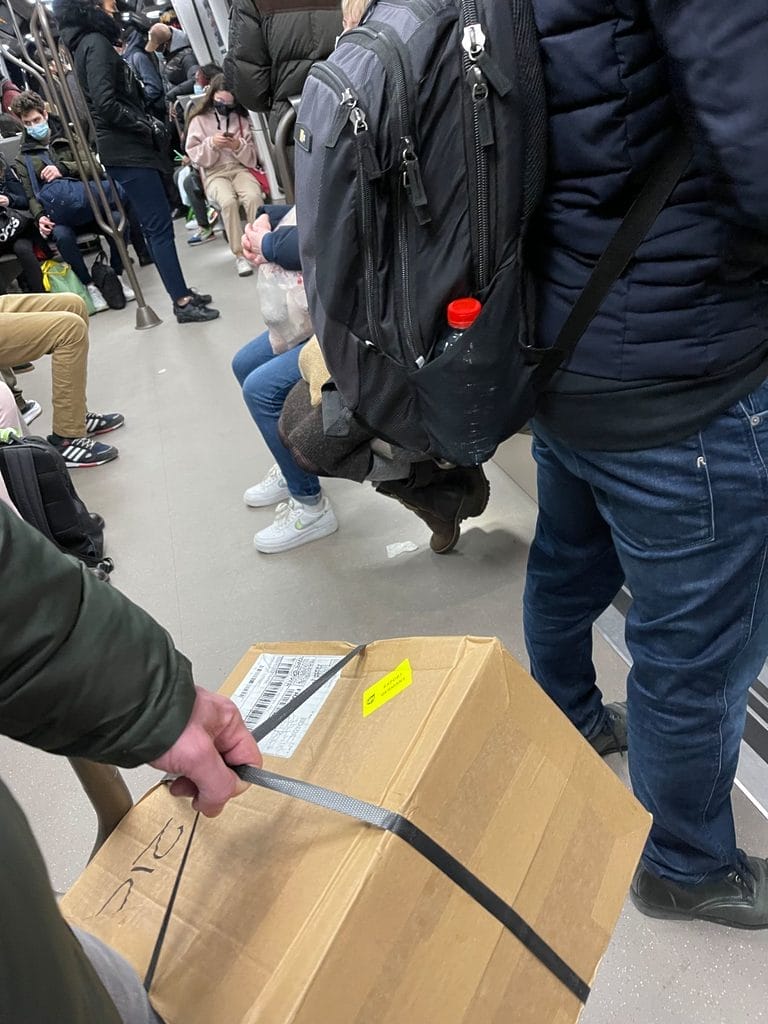 De retour avec le précieux colis en mains !