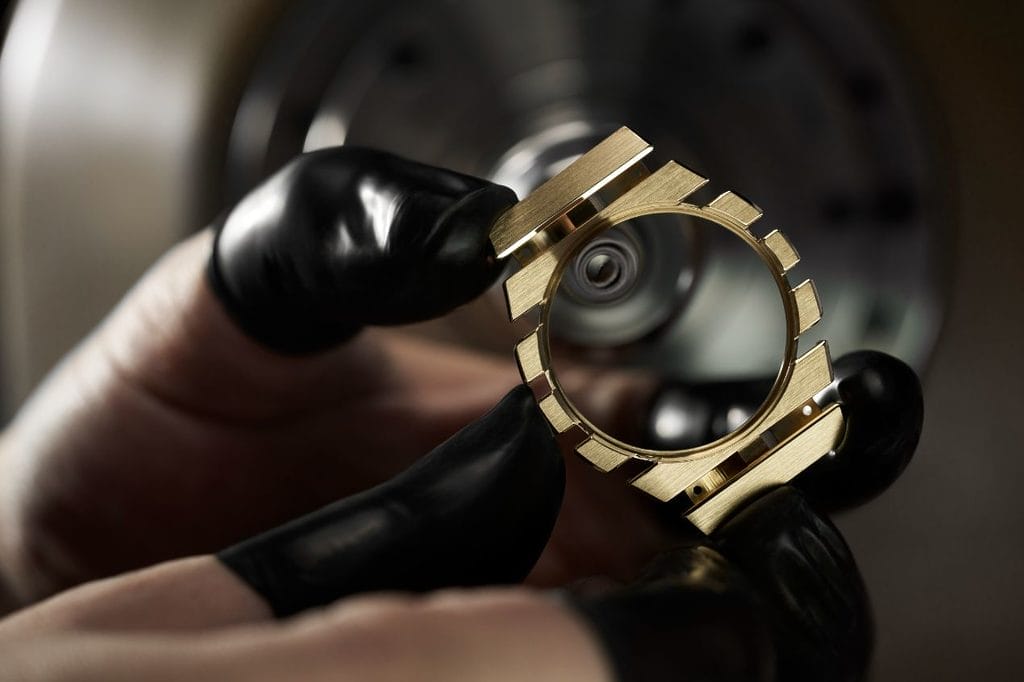 Travail sur le boîtier de la Piaget Polo 79.