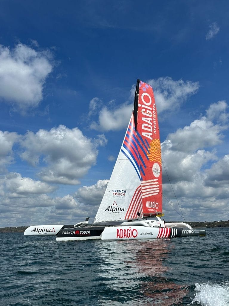 Adagio, le Trimaran skippé par Eric Péron