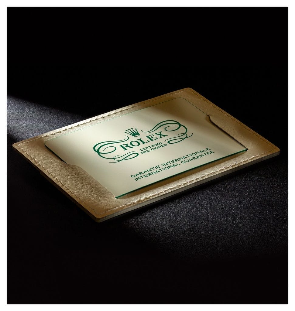 Valable deux ans, la carte de garantie atteste de l’authenticité et du bon fonctionnement de la montre Rolex Certified Pre-Owned.