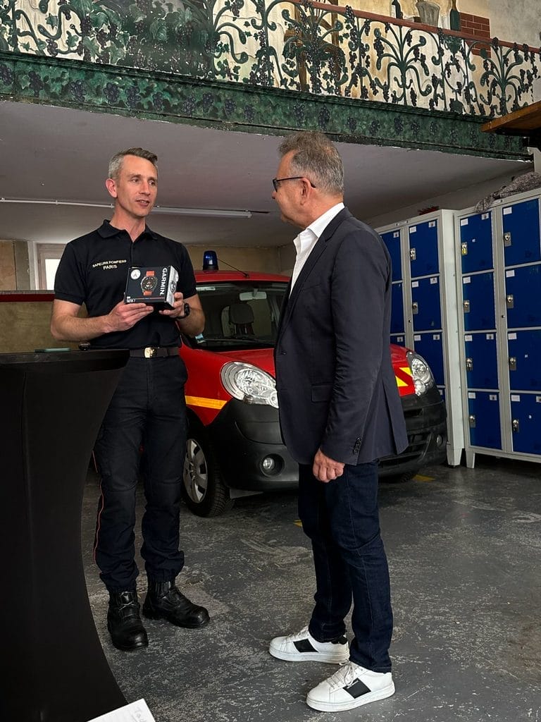 Eric Bernard remettant le premier modèle de Tactix 7 BSPP