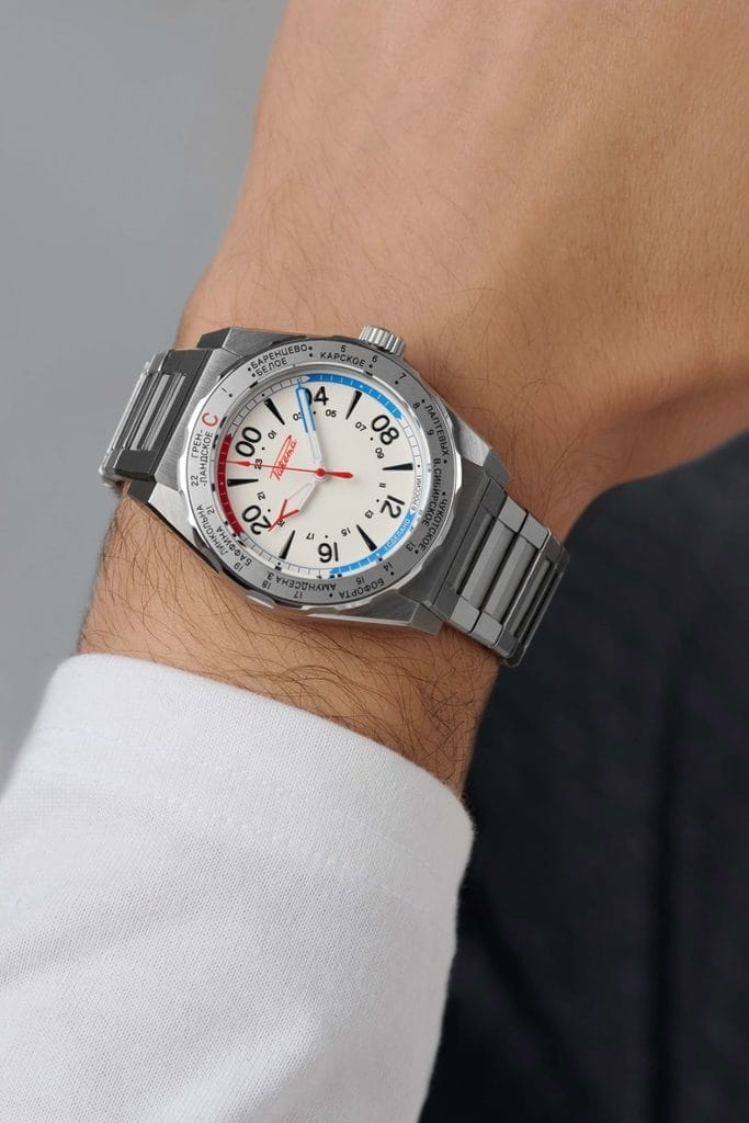 La Raketa Polar est aussi parfaitement portable au quotidien.