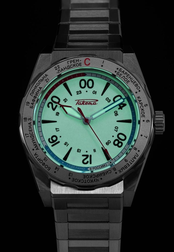 La Raketa Polar propose un cadran entièrement luminescent.