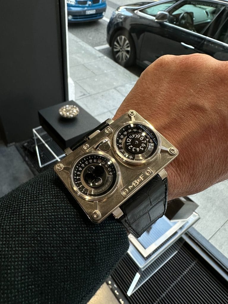 MB&F HM2 au poignet
