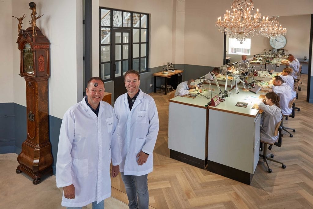 Les frères Grönefeld dans leur atelier d'Oldenzaal.