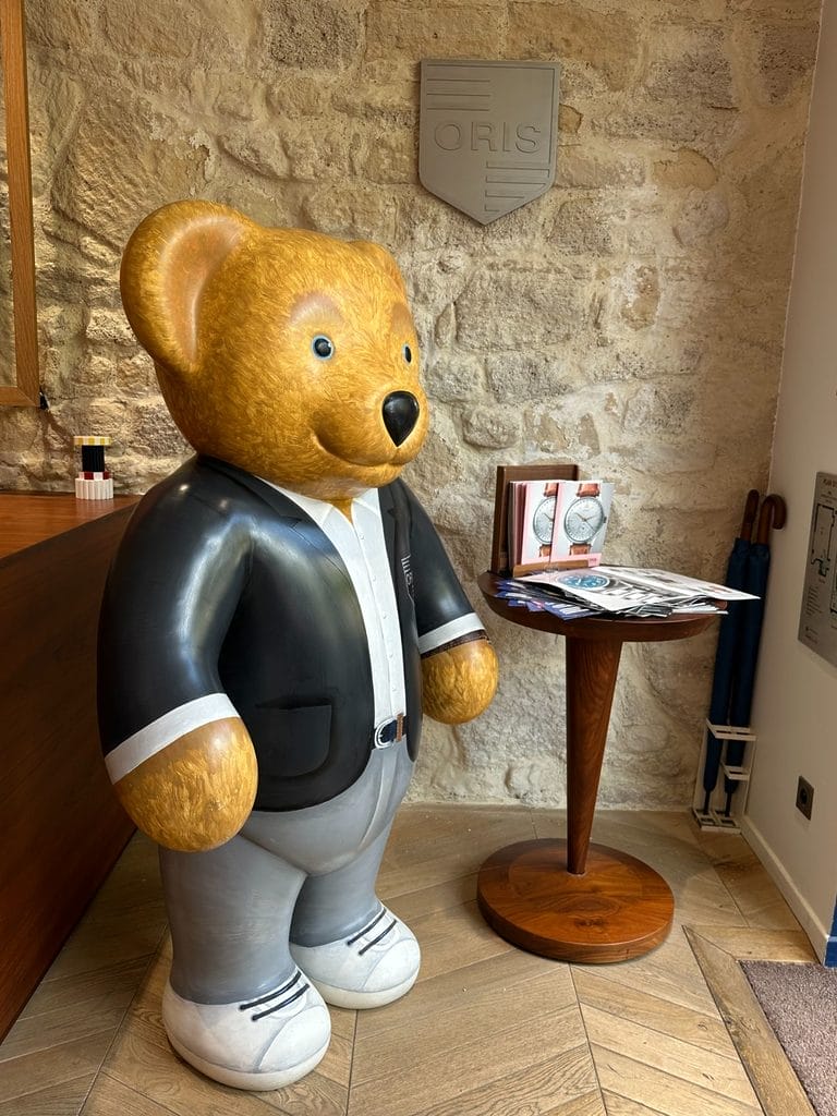 Oris Bear vous accueille au 167 boulevard Saint-Germain, à Paris.