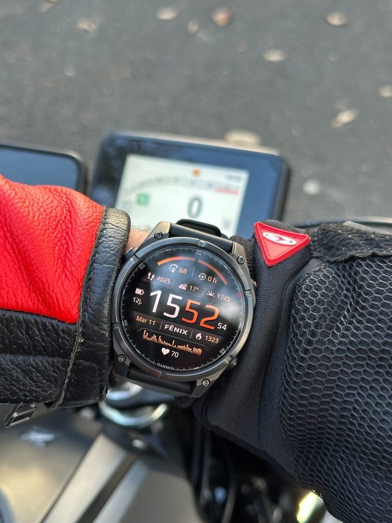 Esteban utilise sa Garmin, même quand il part en moto